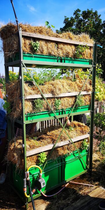 PAKT rooftop garden - straw bale composting system